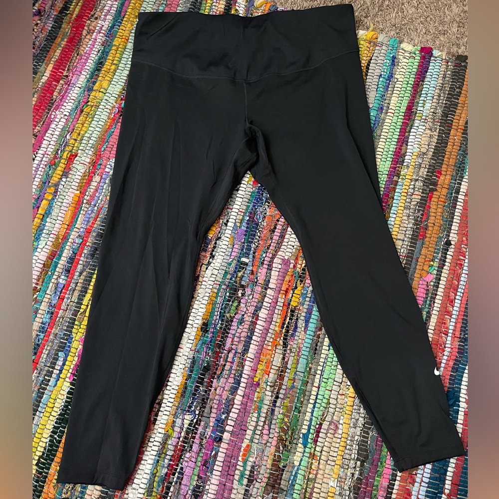 NIKE DRI FIT LEGGING